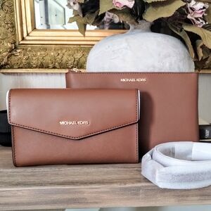 NWT Michael Kors Jet Set 3 Piece Crossbody Set